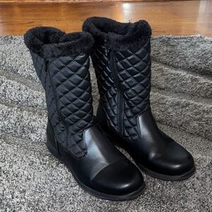Boots size 8M Quilted Faux-Fur Lined Winter Boots - solid Black women
